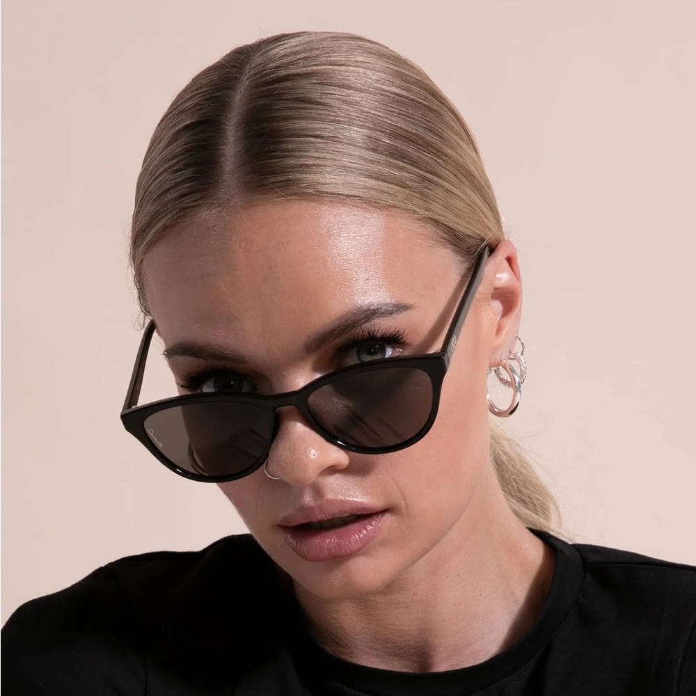 OTRA CHIKA SUNGLASS